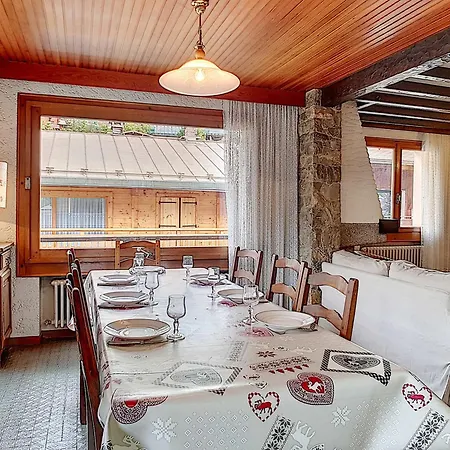 : 7 Pers Avec Balcons, Animaux Admis, Parking - Fr-1-818-2 *